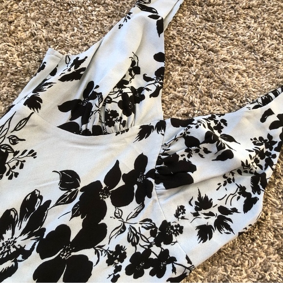 ✨SALE✨ Reformation Calvine Dress - Beatriz - Picture 5 of 8